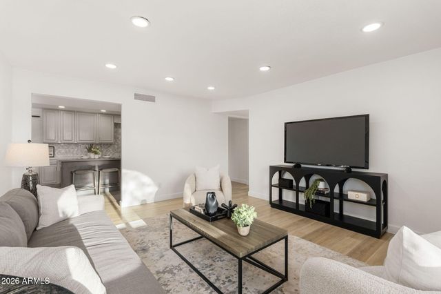 843 N JAY Street, Chandler, AZ 85225