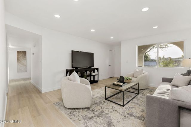 843 N JAY Street, Chandler, AZ 85225