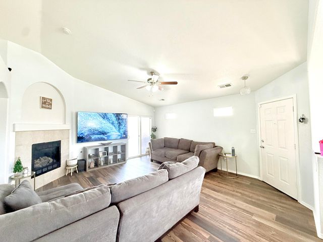 8915 Violet Orchid Trail SW, Albuquerque, NM 87121