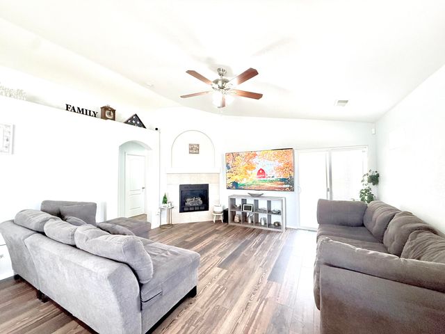 8915 Violet Orchid Trail SW, Albuquerque, NM 87121