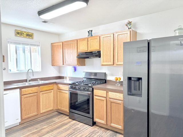 8915 Violet Orchid Trail SW, Albuquerque, NM 87121