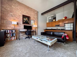 3159 N SEMINARY Avenue 202, Chicago, IL 60657
