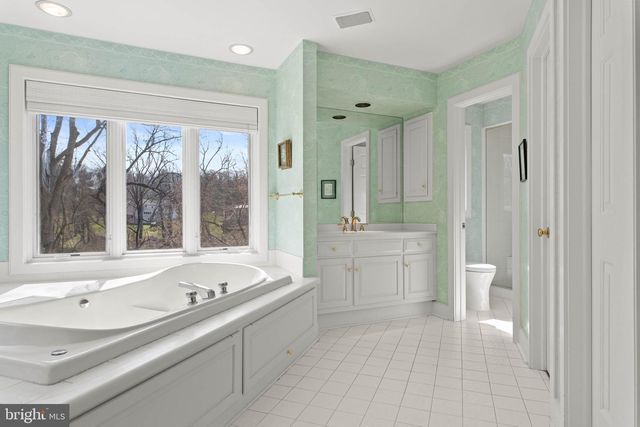 1244 DENBIGH LN, Wayne, PA 19087