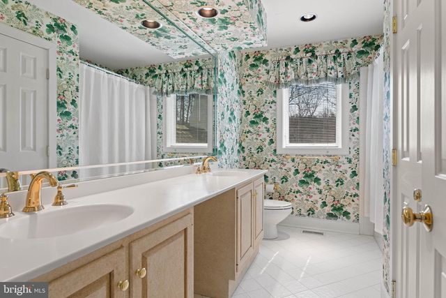 1244 DENBIGH LN, Wayne, PA 19087
