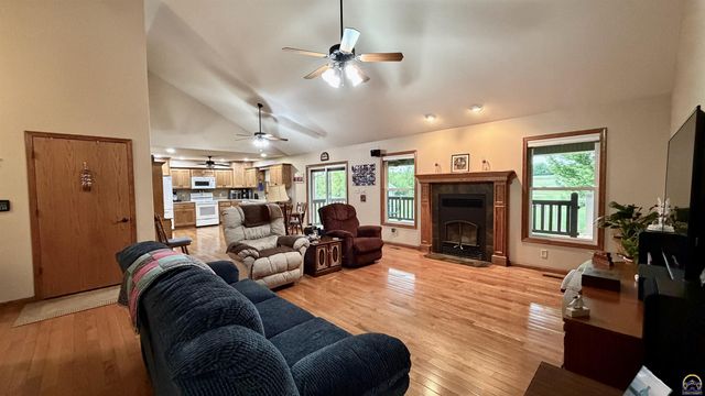 3611 NW Sterling Chase CT, Topeka, KS 66618