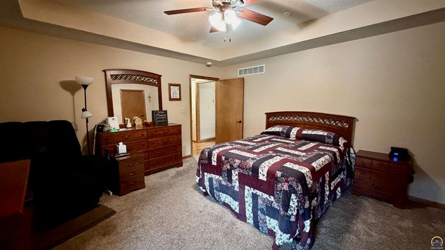 3611 NW Sterling Chase CT, Topeka, KS 66618