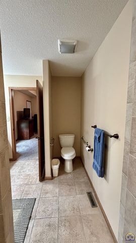 3611 NW Sterling Chase CT, Topeka, KS 66618