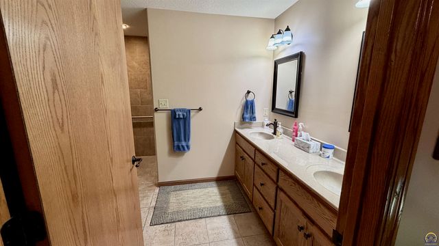 3611 NW Sterling Chase CT, Topeka, KS 66618