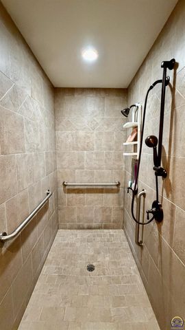 3611 NW Sterling Chase CT, Topeka, KS 66618