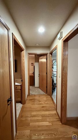 3611 NW Sterling Chase CT, Topeka, KS 66618