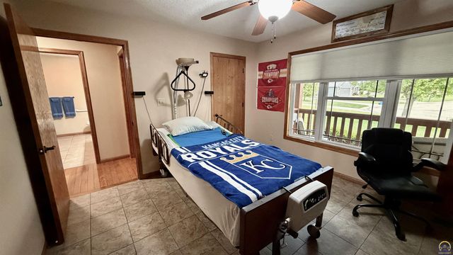 3611 NW Sterling Chase CT, Topeka, KS 66618