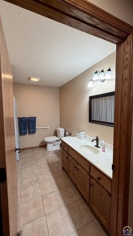 3611 NW Sterling Chase CT, Topeka, KS 66618