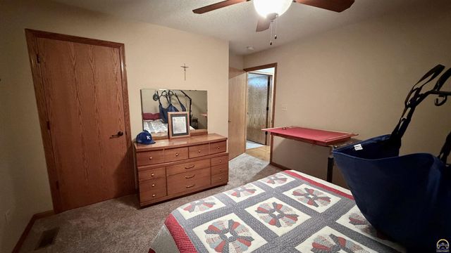 3611 NW Sterling Chase CT, Topeka, KS 66618