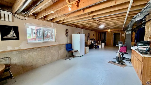 3611 NW Sterling Chase CT, Topeka, KS 66618
