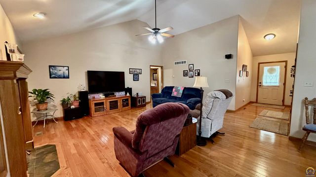 3611 NW Sterling Chase CT, Topeka, KS 66618