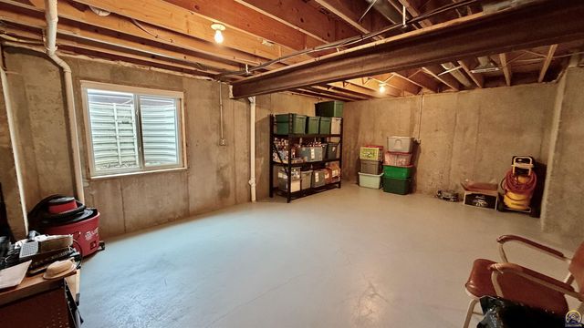 3611 NW Sterling Chase CT, Topeka, KS 66618
