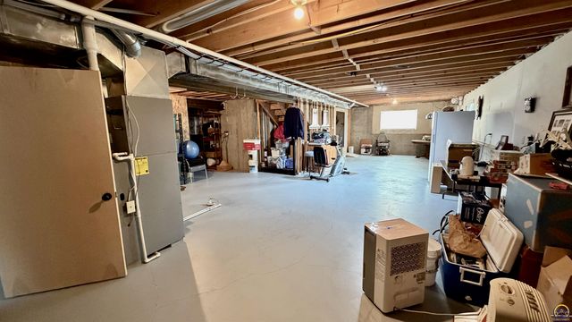 3611 NW Sterling Chase CT, Topeka, KS 66618