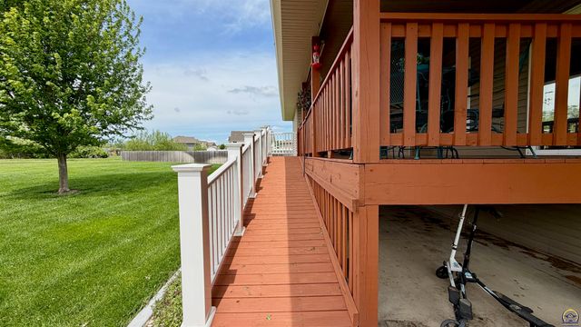 3611 NW Sterling Chase CT, Topeka, KS 66618