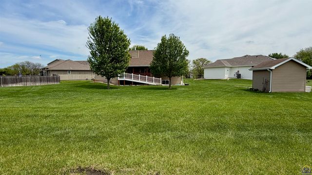 3611 NW Sterling Chase CT, Topeka, KS 66618
