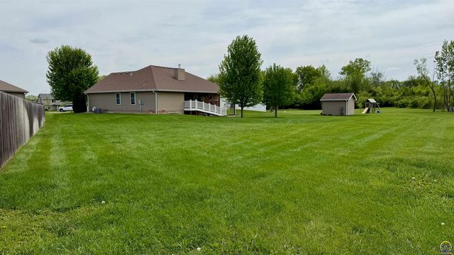 3611 NW Sterling Chase CT, Topeka, KS 66618