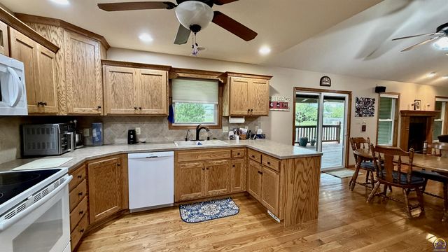 3611 NW Sterling Chase CT, Topeka, KS 66618