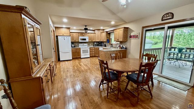 3611 NW Sterling Chase CT, Topeka, KS 66618