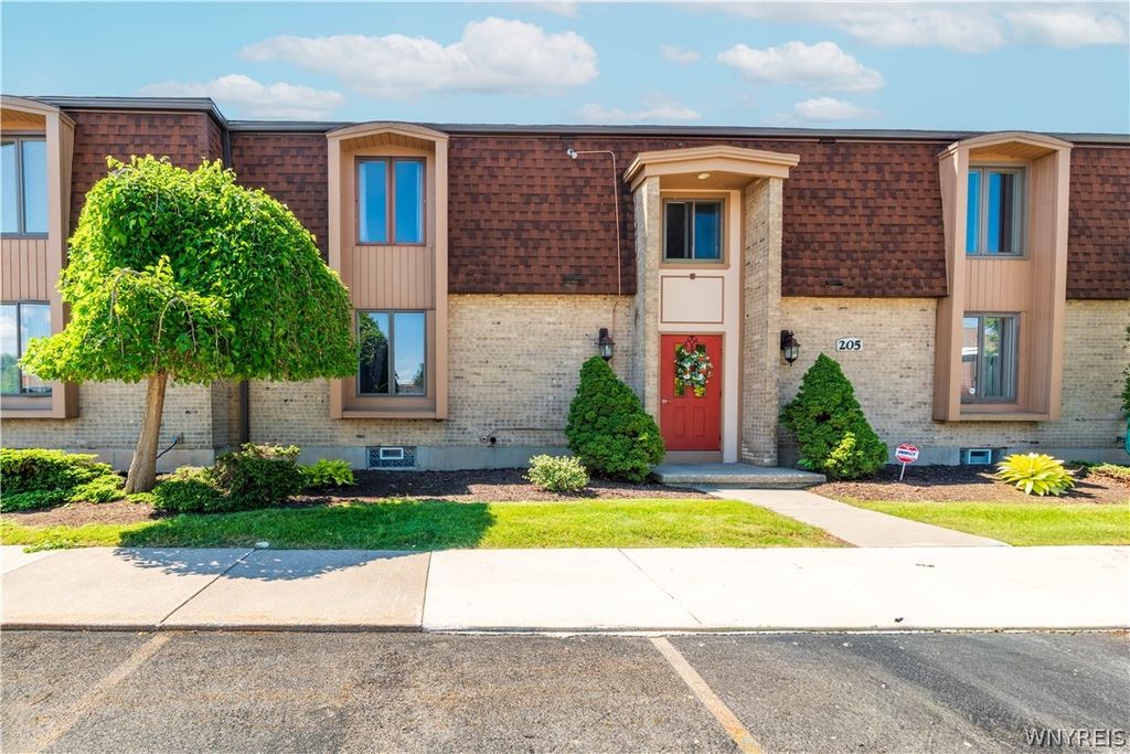 205 Charter Oaks Drive 3, Amherst, NY 14228