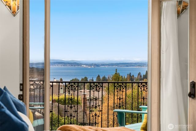 6708 39th Avenue SW, Seattle, WA 98136