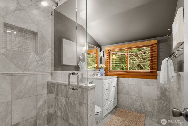 6708 39th Avenue SW, Seattle, WA 98136