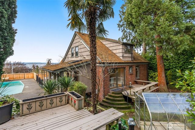 6708 39th Avenue SW, Seattle, WA 98136