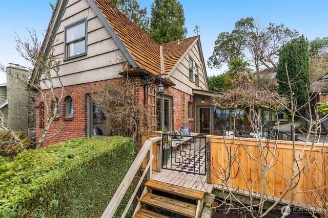 6708 39th Avenue SW, Seattle, WA 98136