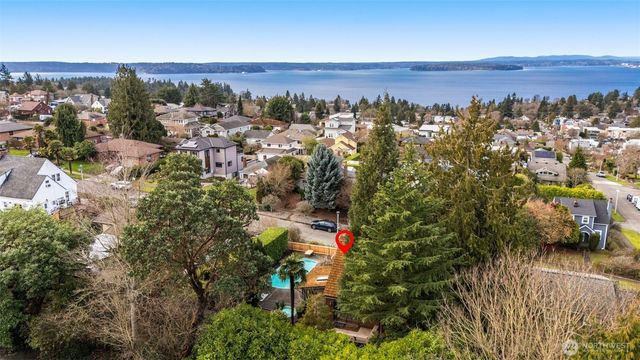 6708 39th Avenue SW, Seattle, WA 98136