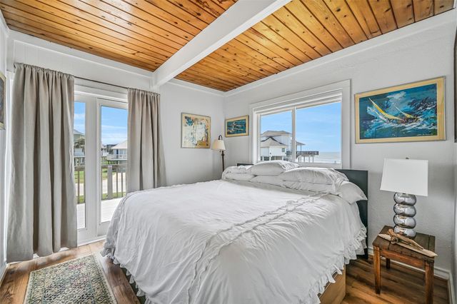 4227 Maison Rouge Court, Galveston, TX 77554