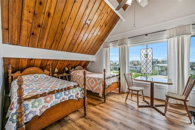 4227 Maison Rouge Court, Galveston, TX 77554