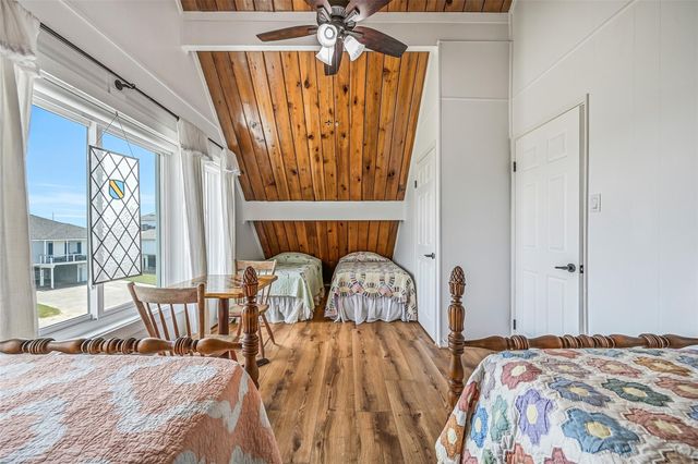 4227 Maison Rouge Court, Galveston, TX 77554