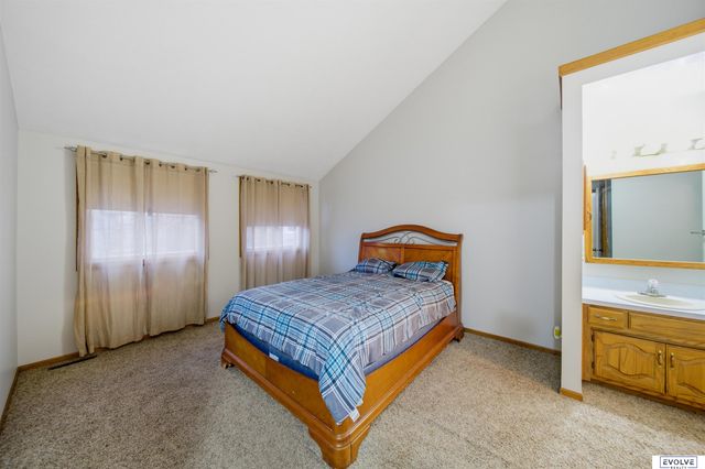 17023 Holmes Circle, Omaha, NE 68135