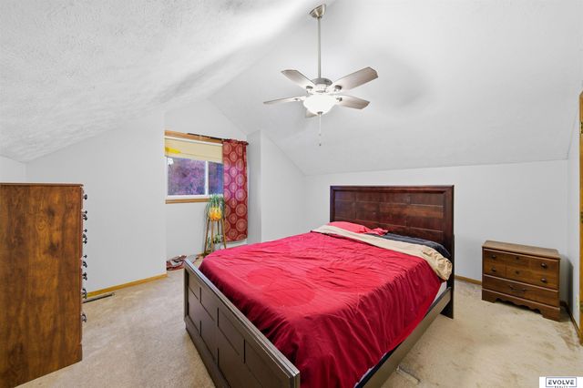 17023 Holmes Circle, Omaha, NE 68135