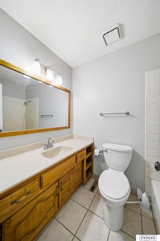 17023 Holmes Circle, Omaha, NE 68135