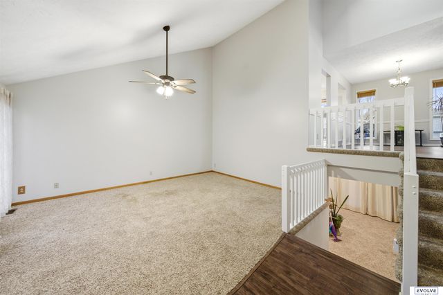 17023 Holmes Circle, Omaha, NE 68135