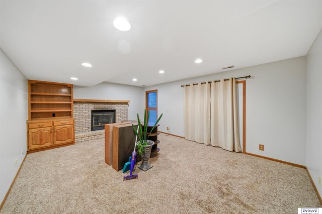 17023 Holmes Circle, Omaha, NE 68135