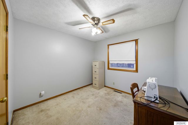 17023 Holmes Circle, Omaha, NE 68135