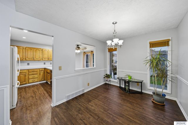 17023 Holmes Circle, Omaha, NE 68135