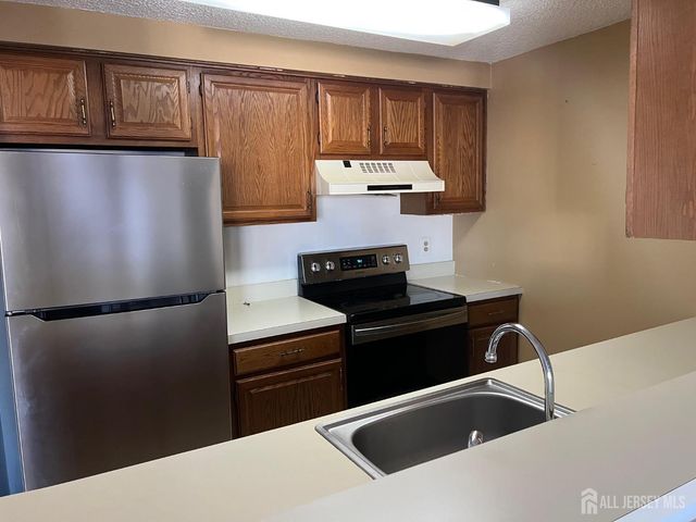 9207 Tamarron Drive, Plainsboro, NJ 08536