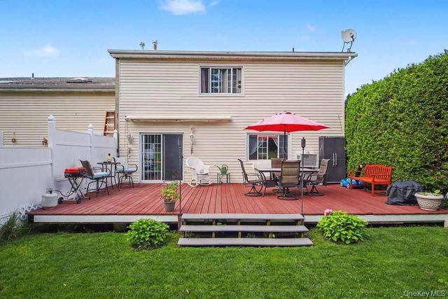 20 Fieldstone Boulevard, Wappingers Falls, NY 12590