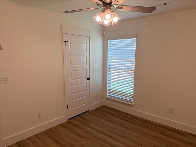 3708 N Wiley Drive, Siloam Springs, AR 72761