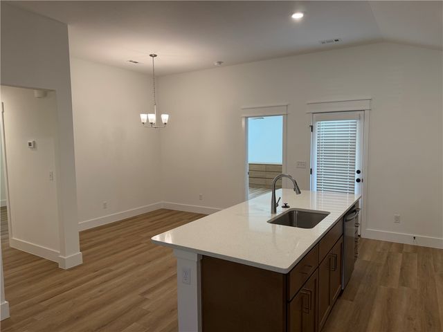 3708 N Wiley Drive, Siloam Springs, AR 72761