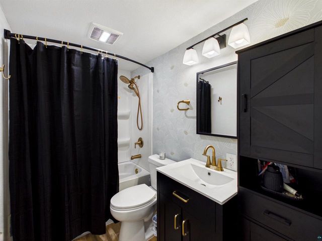 10719 N Oak Ridge Dr, Hayward, WI 54843