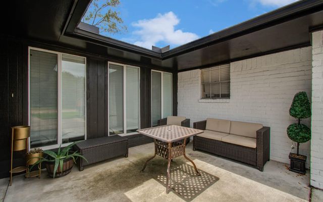 1327 Fallbrook Drive, Houston, TX 77038