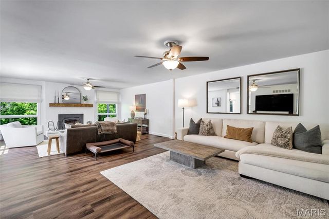 15049 Manor Creek Drive, Chesterfield, MO 63017