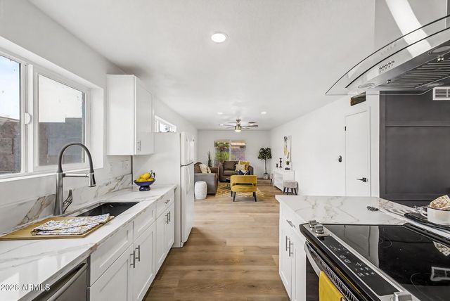 665 W ENID Avenue, Mesa, AZ 85210